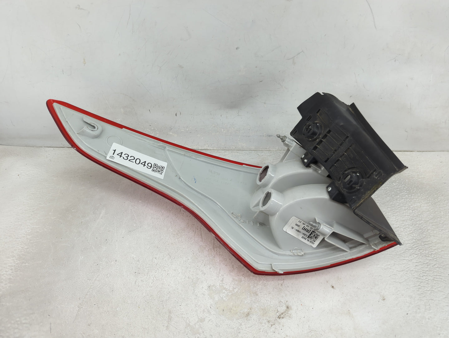 2013-2016 Ford Escape Tail Light Assembly Passenger Right OEM P/N:CJ54-13404-AL Fits Fits 2013 2014 2015 2016 OEM Used Auto 
