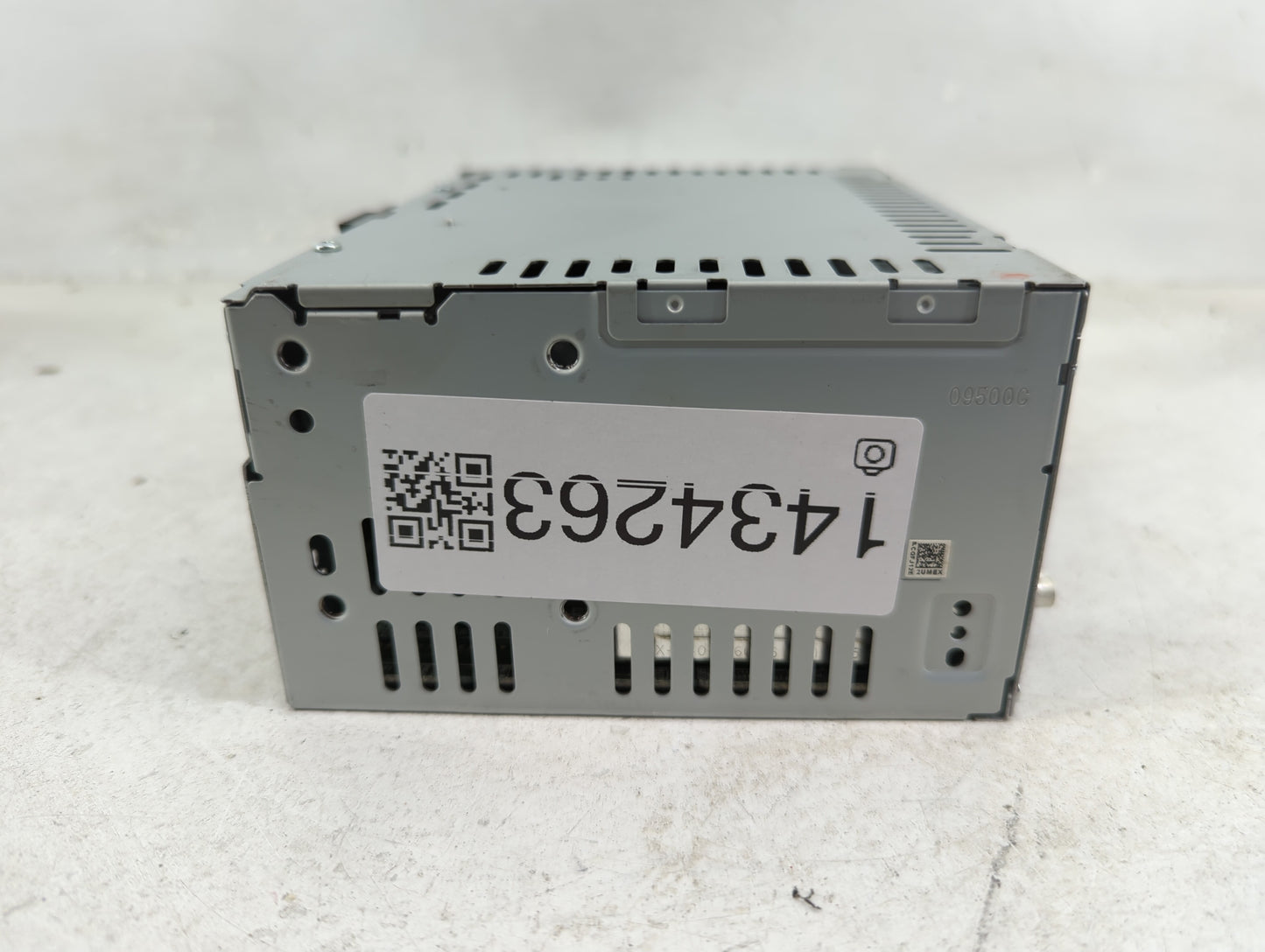 2015-2016 Ford Escape Radio AM FM Cd Player Receiver Replacement P/N:CQ-FJ12E2UME Fits Fits 2015 2016 OEM Used Auto Parts - 