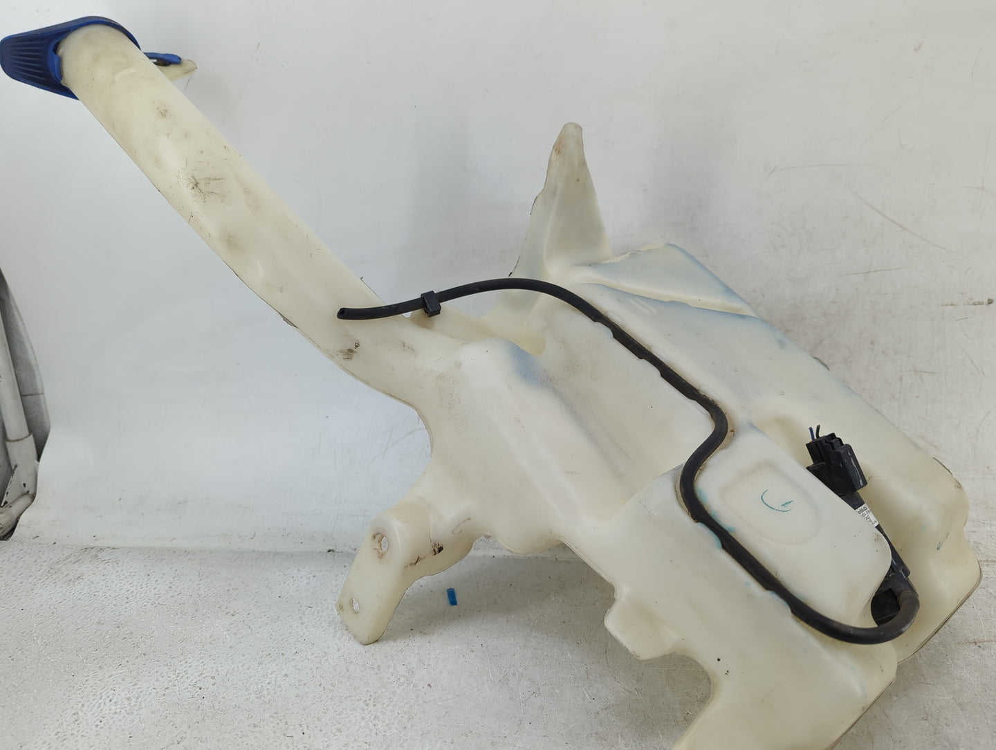 2016-2016 Ford Escape Radiator Coolant Overflow Expansion Tank Bottle - Oemusedautoparts1.com