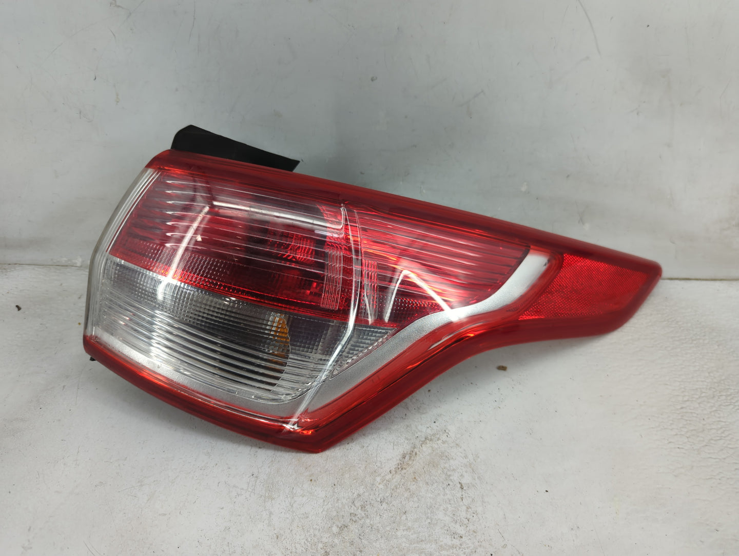 2013-2016 Ford Escape Tail Light Assembly Passenger Right OEM P/N:CJ5X-13440-A CJ54-13404-A Fits Fits 2013 2014 2015 2016 OE