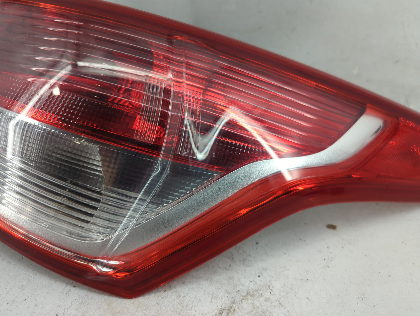 2013-2016 Ford Escape Tail Light Assembly Passenger Right OEM P/N:CJ5X-13440-A CJ54-13404-A Fits Fits 2013 2014 2015 2016 OE