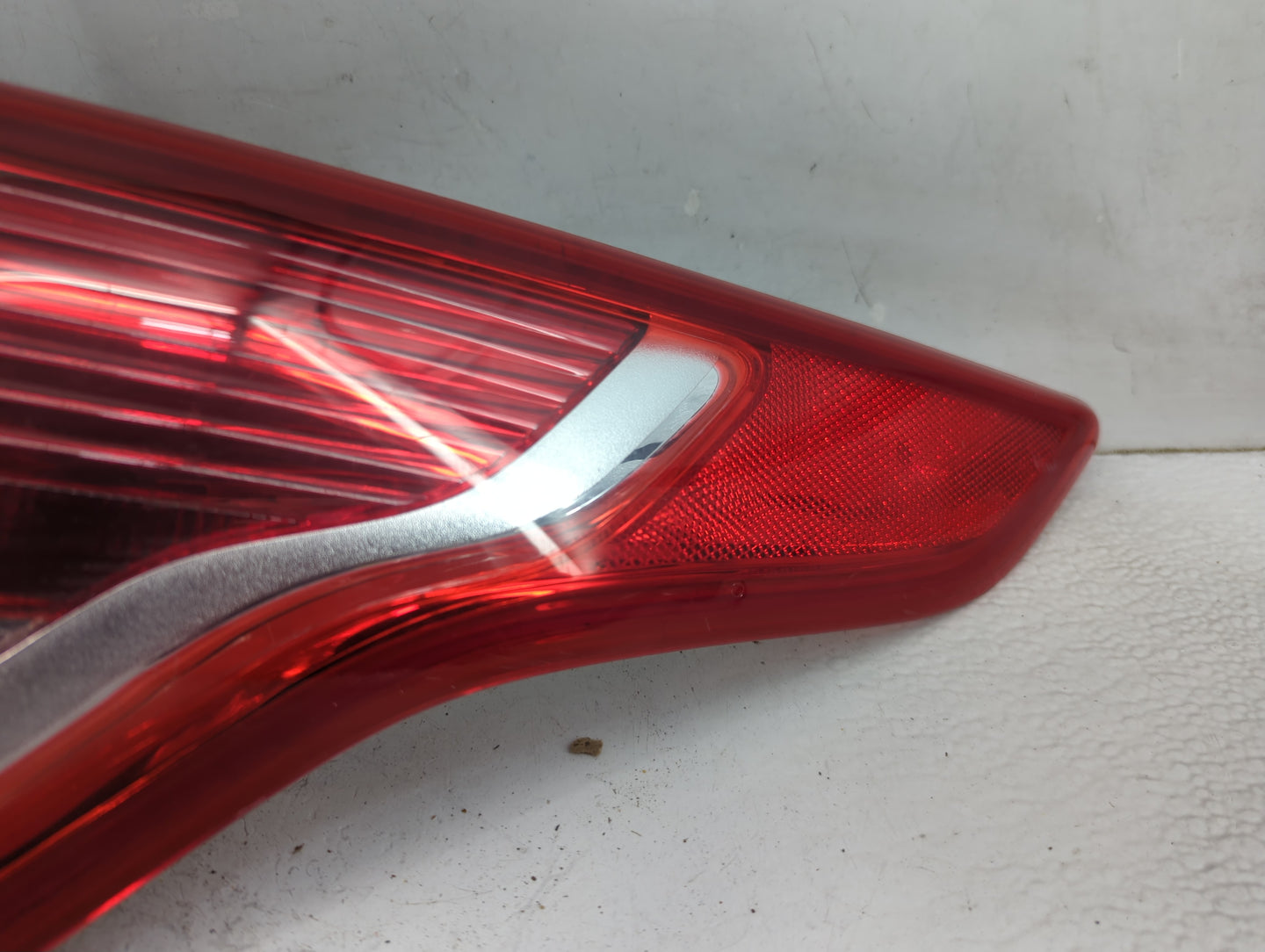 2013-2016 Ford Escape Tail Light Assembly Passenger Right OEM P/N:CJ5X-13440-A CJ54-13404-A Fits Fits 2013 2014 2015 2016 OE