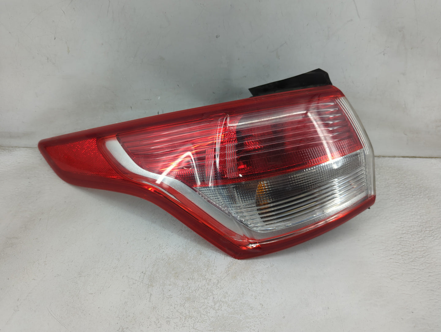 2013-2016 Ford Escape Tail Light Assembly Driver Left OEM P/N:PP-TD20 CJ5X-13A580 Fits Fits 2013 2014 2015 2016 OEM Used Aut