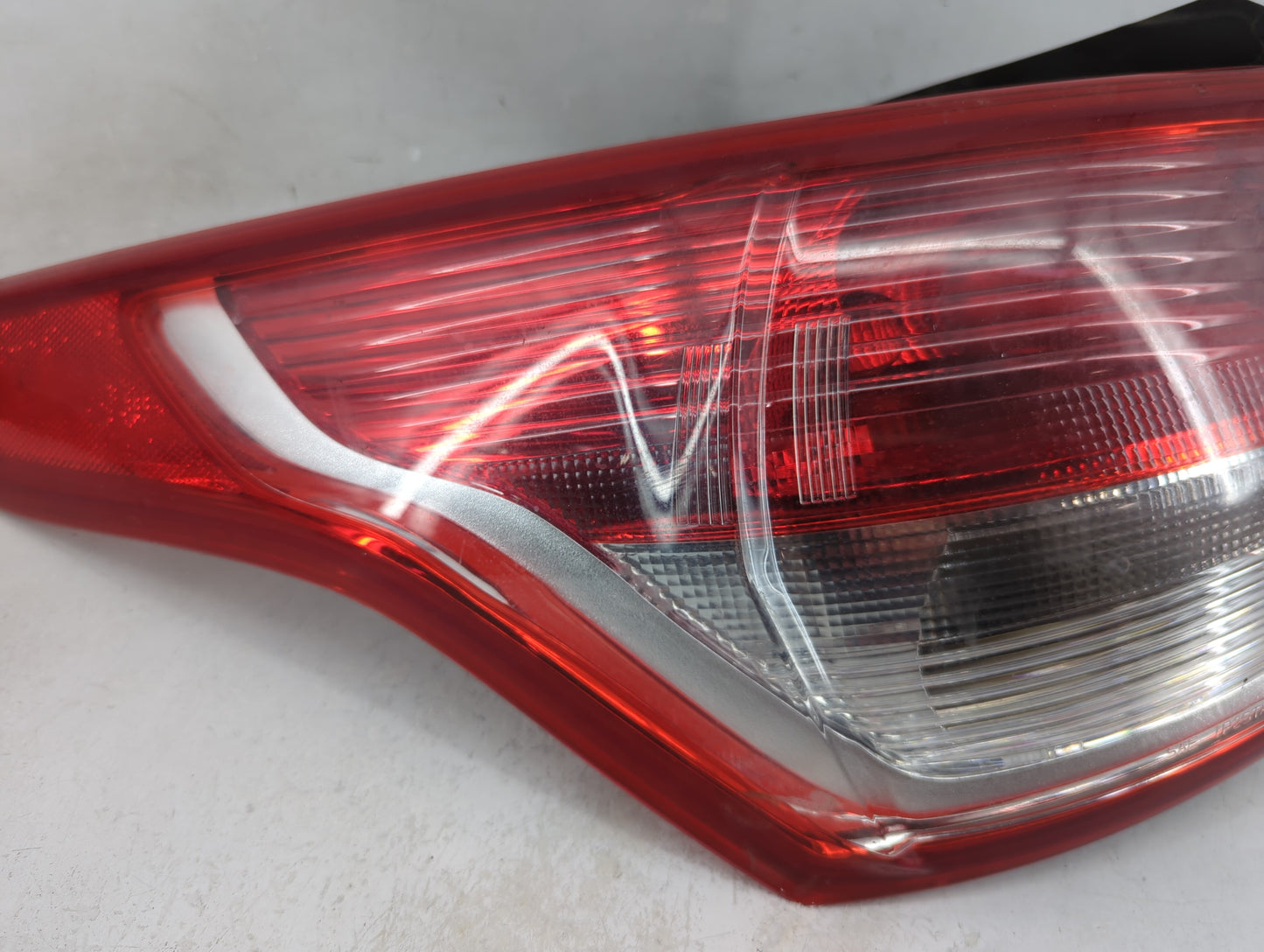 2013-2016 Ford Escape Tail Light Assembly Driver Left OEM P/N:PP-TD20 CJ5X-13A580 Fits Fits 2013 2014 2015 2016 OEM Used Aut