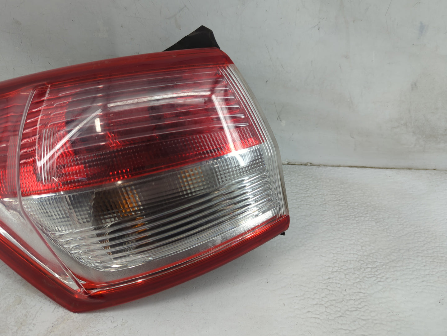 2013-2016 Ford Escape Tail Light Assembly Driver Left OEM P/N:PP-TD20 CJ5X-13A580 Fits Fits 2013 2014 2015 2016 OEM Used Aut