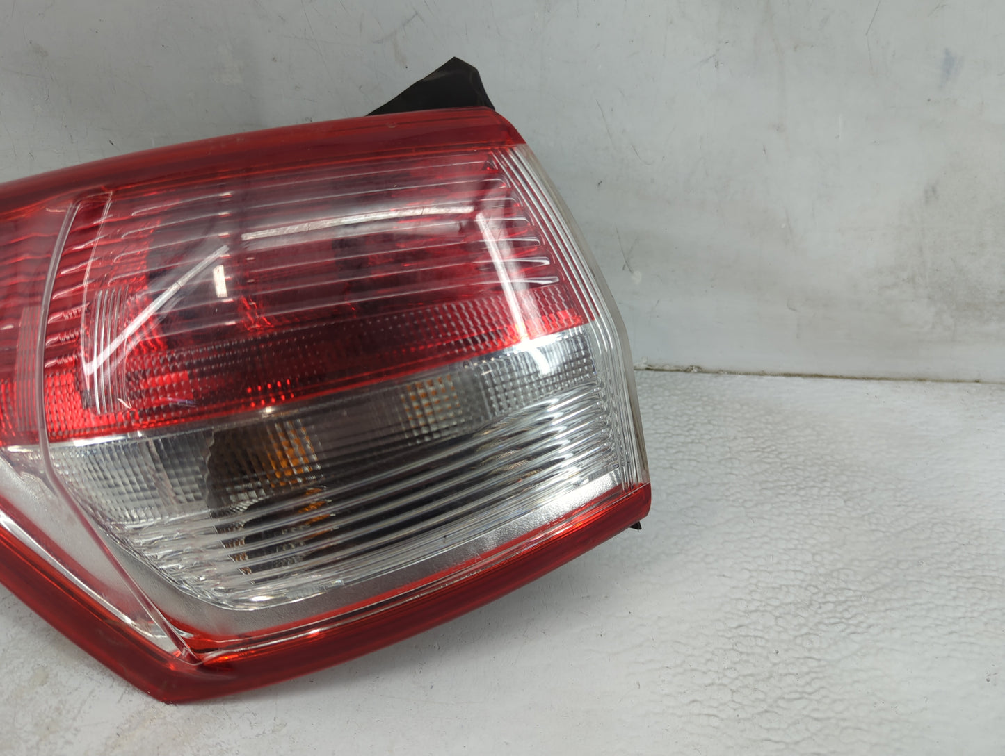 2013-2016 Ford Escape Tail Light Assembly Driver Left OEM P/N:PP-TD20 CJ5X-13A580 Fits Fits 2013 2014 2015 2016 OEM Used Aut