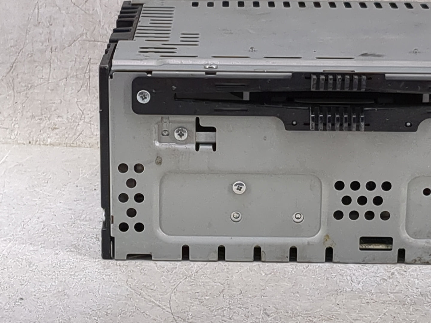 2015-2016 Ford Escape Radio AM FM Cd Player Receiver Replacement P/N:CJ5T-19C107-HB Fits Fits 2015 2016 OEM Used Auto Parts 