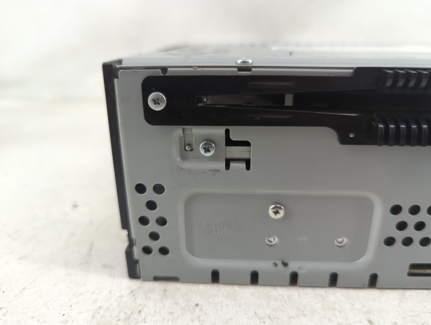 2015-2016 Ford Escape Radio AM FM Cd Player Receiver Replacement P/N:CQ-FJ12E2UMF Fits Fits 2015 2016 OEM Used Auto Parts - 