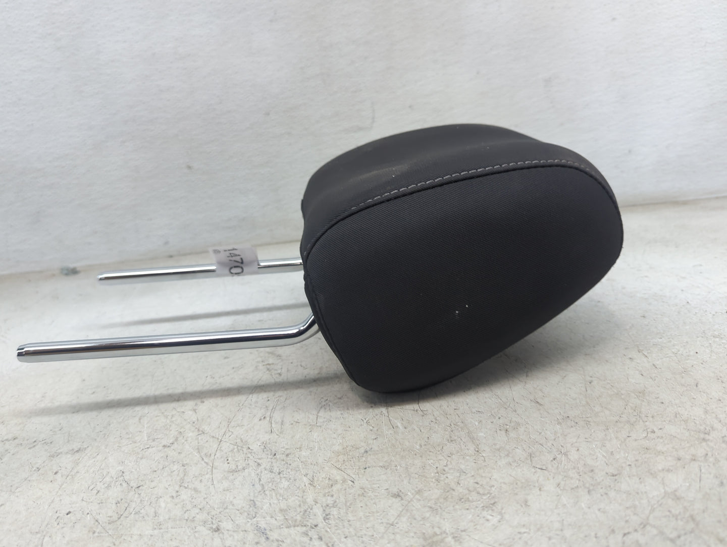 2016-2019 Ford Escape Headrest Head Rest Front Driver Seat Black 1470532 - Oemusedautoparts1.com