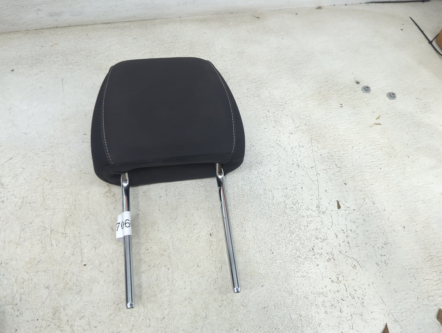 2016-2019 Ford Escape Headrest Head Rest Front Driver Passenger Seat Fits Fits 2016 2017 2018 2019 OEM Used Auto Parts - Oem