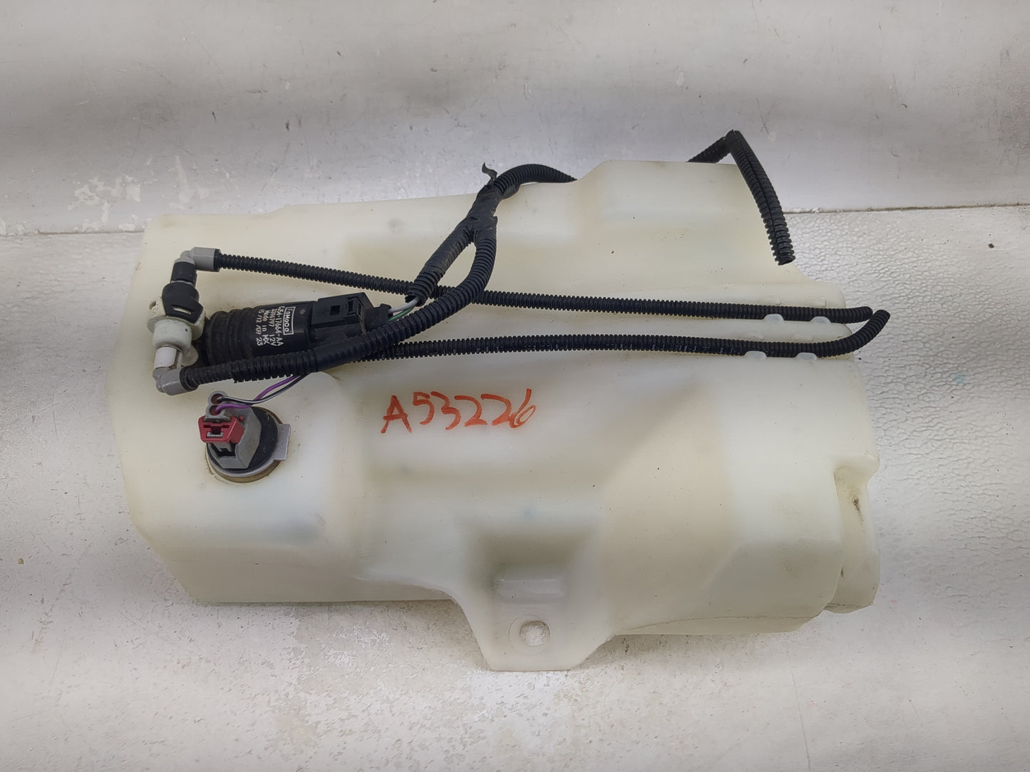 2015-2019 Ford Escape Windshield Washer Fluid Reservoir Bottle Oem 1474021 - Oemusedautoparts1.com
