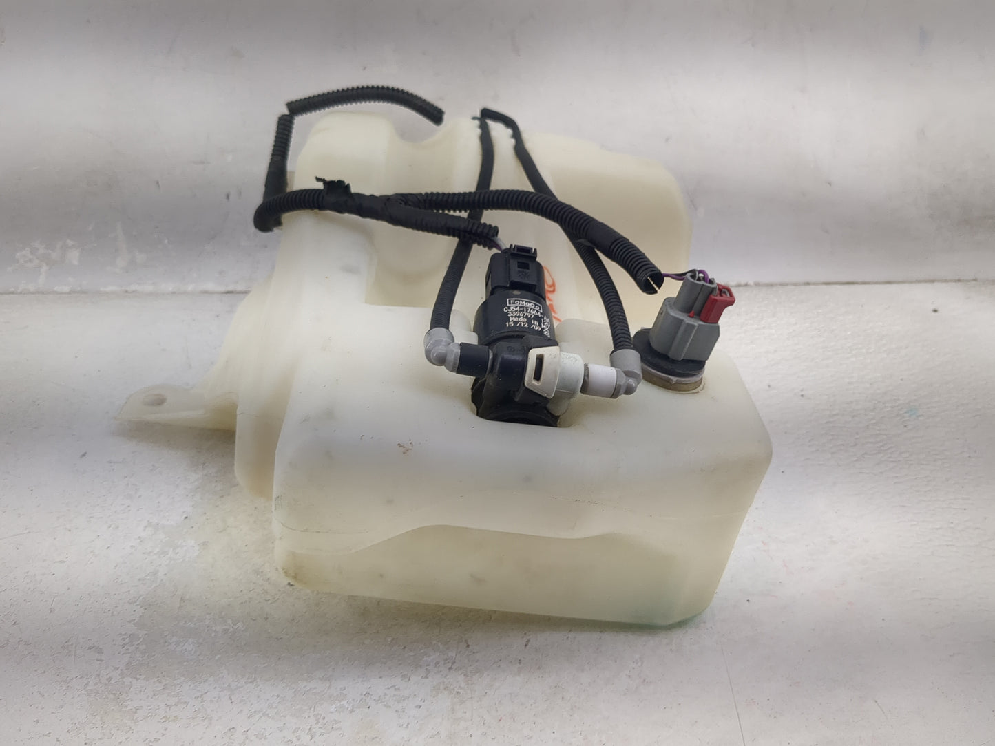 2015-2019 Ford Escape Windshield Washer Fluid Reservoir Bottle Oem 1474021 - Oemusedautoparts1.com