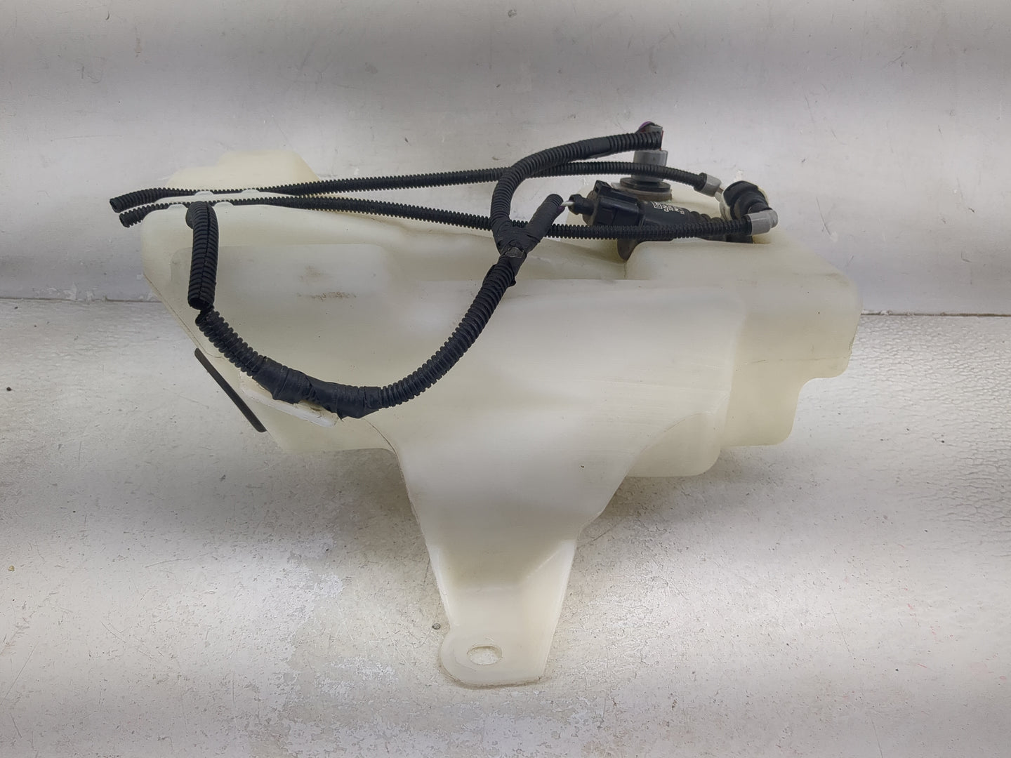 2015-2019 Ford Escape Windshield Washer Fluid Reservoir Bottle Oem 1474021 - Oemusedautoparts1.com