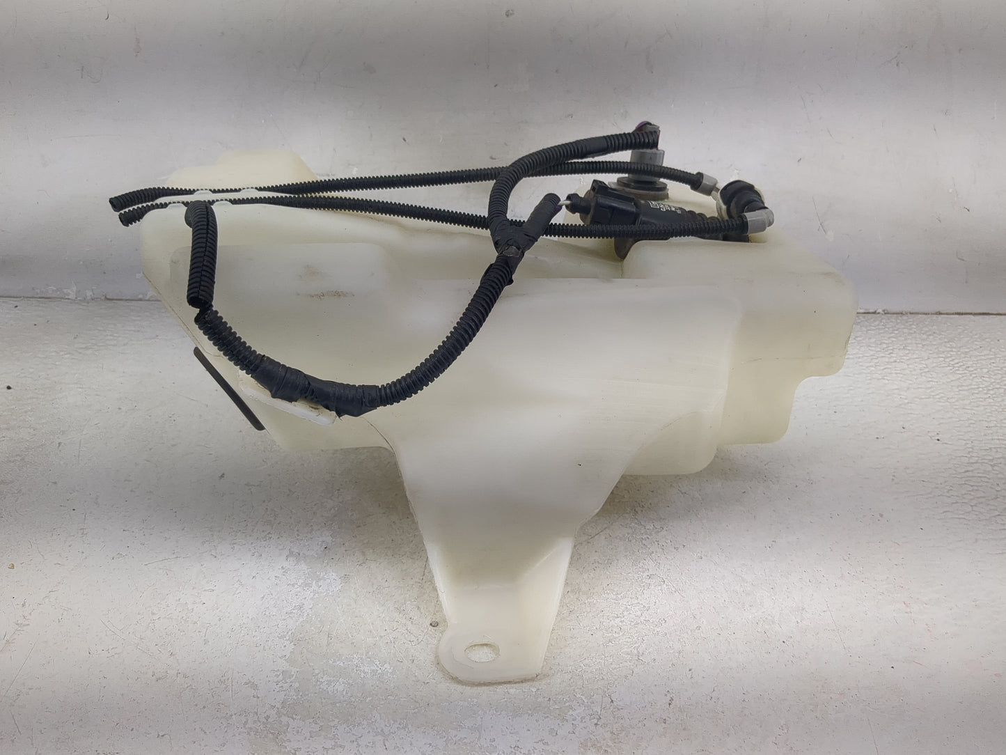 2015-2019 Ford Escape Windshield Washer Fluid Reservoir Bottle Oem 1474021 - Oemusedautoparts1.com