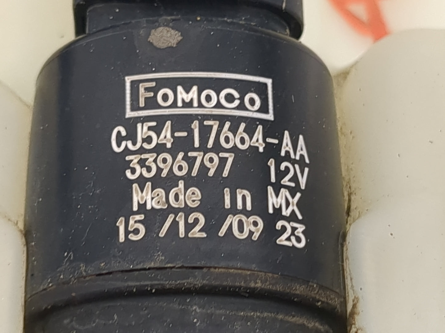 2015-2019 Ford Escape Windshield Washer Fluid Reservoir Bottle Oem 1474021 - Oemusedautoparts1.com