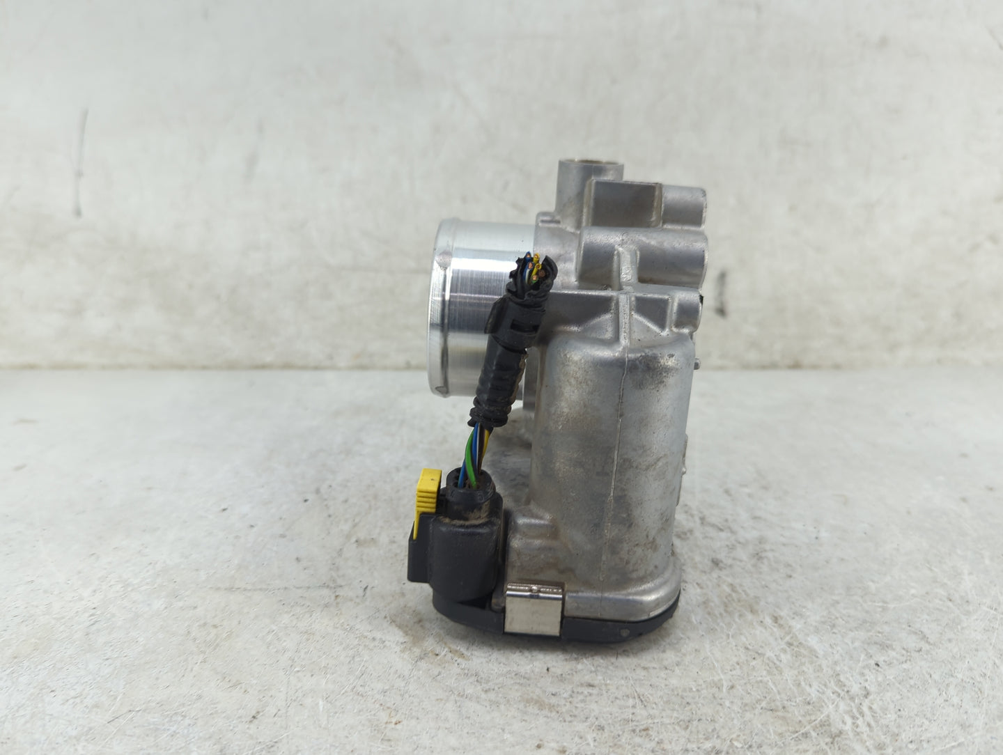 2013-2016 Ford Escape Throttle Body P/N:7S7G-9F991-CA 0280750535 Fits Fits 2013 2014 2015 2016 2017 2018 2019 OEM Used Auto 