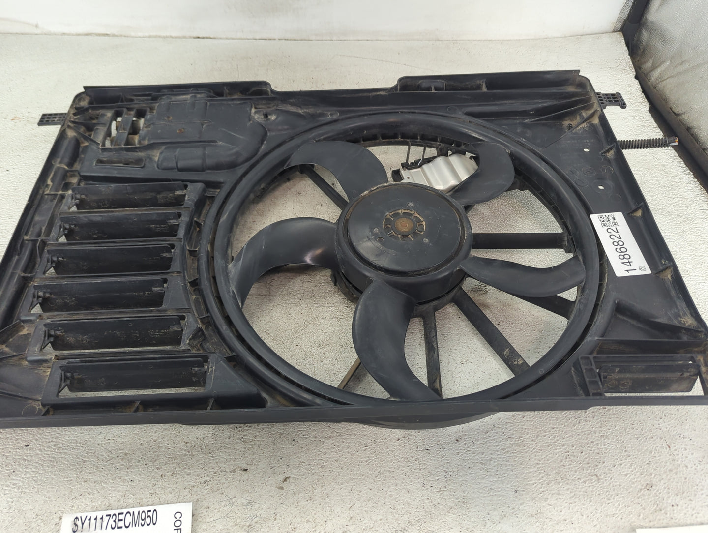 2013-2016 Ford Escape Electric Radiator Cooling Fan Motor Assembly P/N:1137328587 CV61-8C607-DE Fits Fits 2013 2014 2015 201