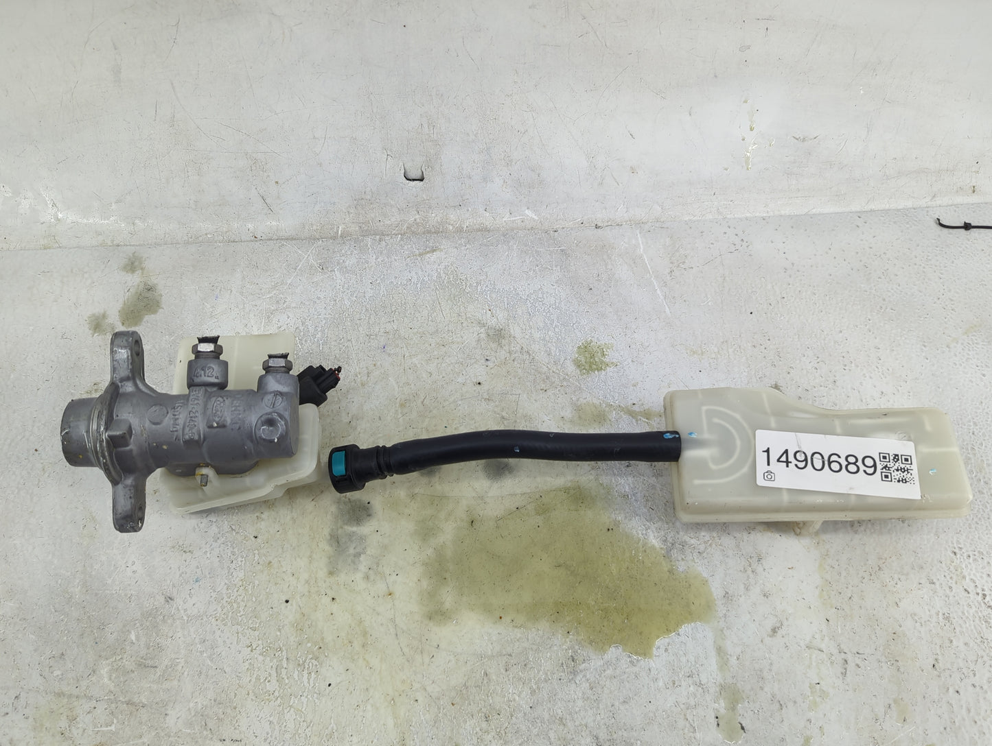 2013-2019 Ford Escape Brake Master Cylinder 1490689 - Oemusedautoparts1.com