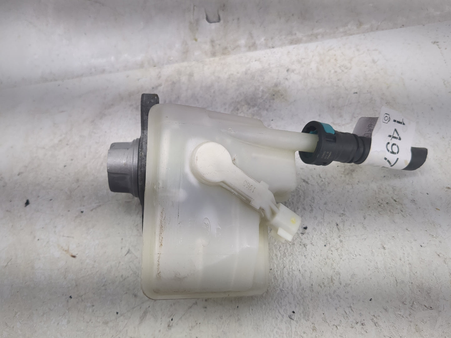 2013-2019 Ford Escape Brake Master Cylinder 1497525 - Oemusedautoparts1.com