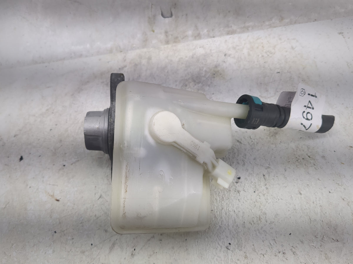 2013-2019 Ford Escape Brake Master Cylinder 1497525 - Oemusedautoparts1.com