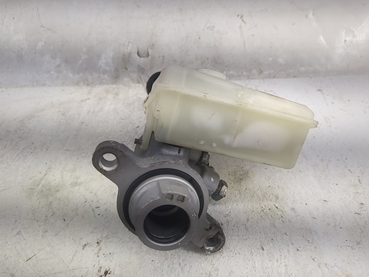 2013-2019 Ford Escape Brake Master Cylinder 1497525 - Oemusedautoparts1.com