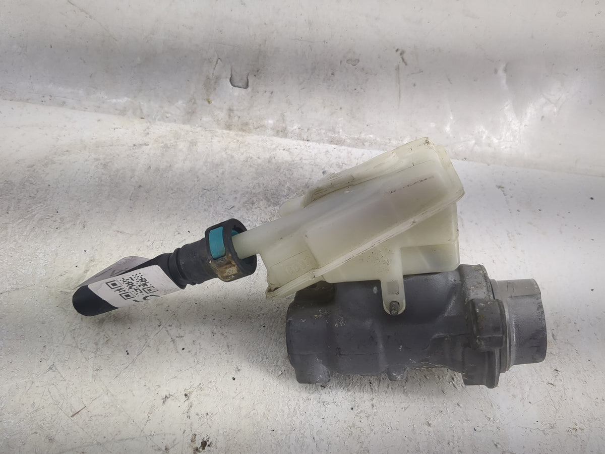 2013-2019 Ford Escape Brake Master Cylinder 1497525 - Oemusedautoparts1.com