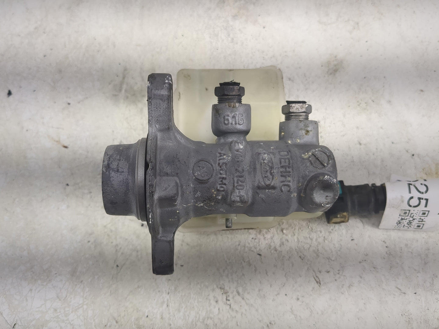 2013-2019 Ford Escape Brake Master Cylinder 1497525 - Oemusedautoparts1.com