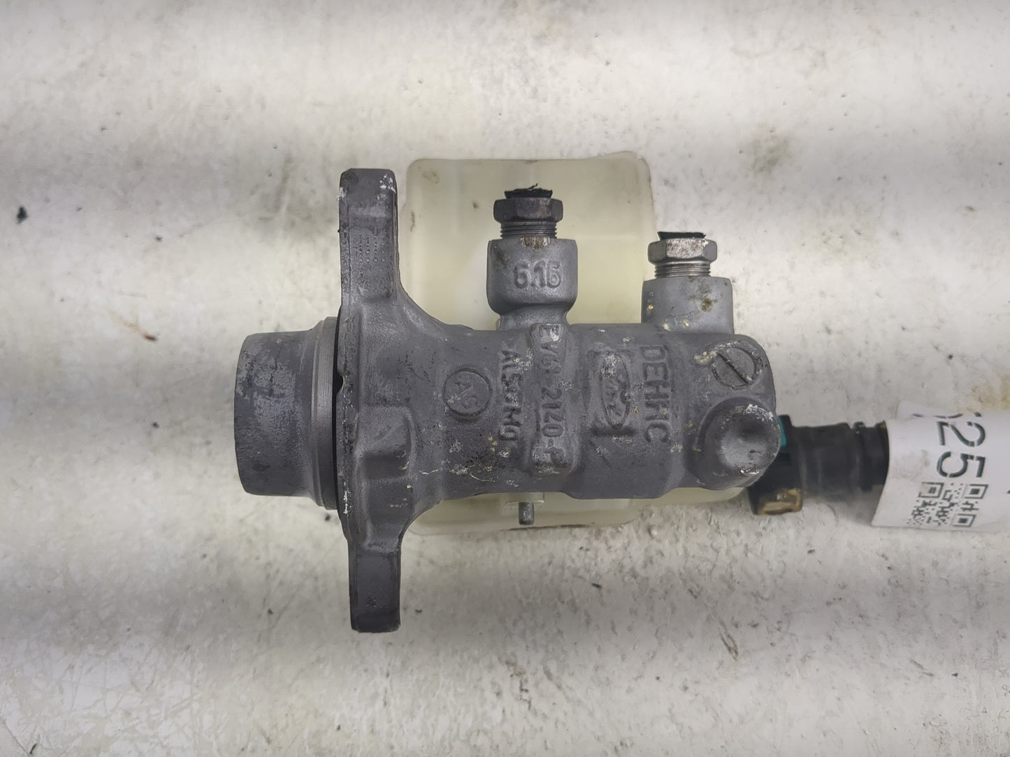 2013-2019 Ford Escape Brake Master Cylinder 1497525 - Oemusedautoparts1.com