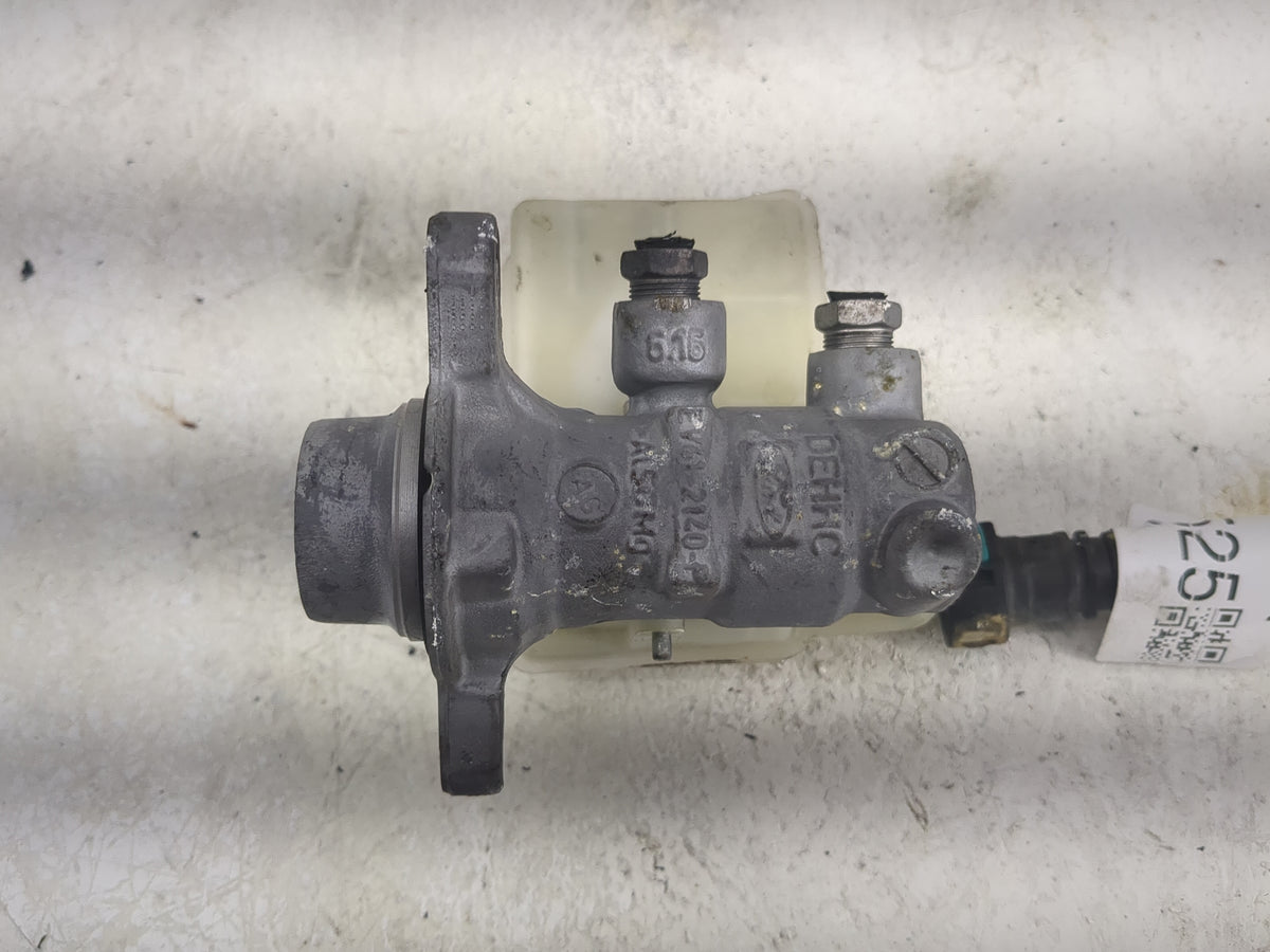 2013-2019 Ford Escape Brake Master Cylinder 1497525 - Oemusedautoparts1.com