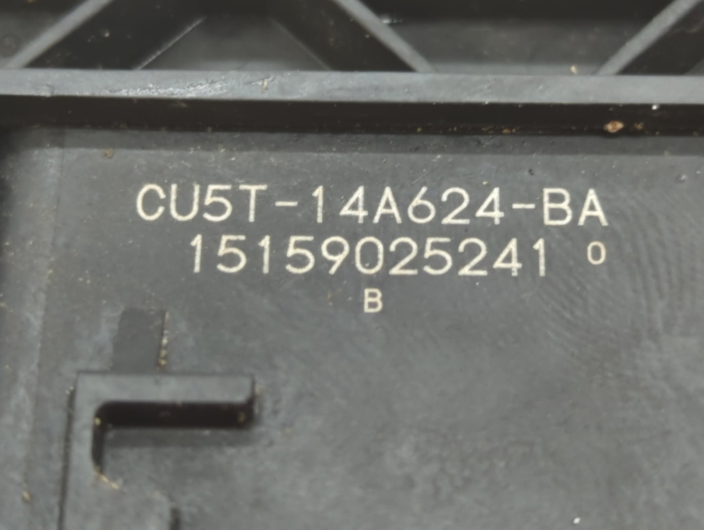 2015-2016 Ford Escape PCM Engine Control Computer ECU ECM PCU OEM P/N:FJ5A-12A650-VB FJ5A-12B684-BA Fits Fits 2015 2016 OEM 