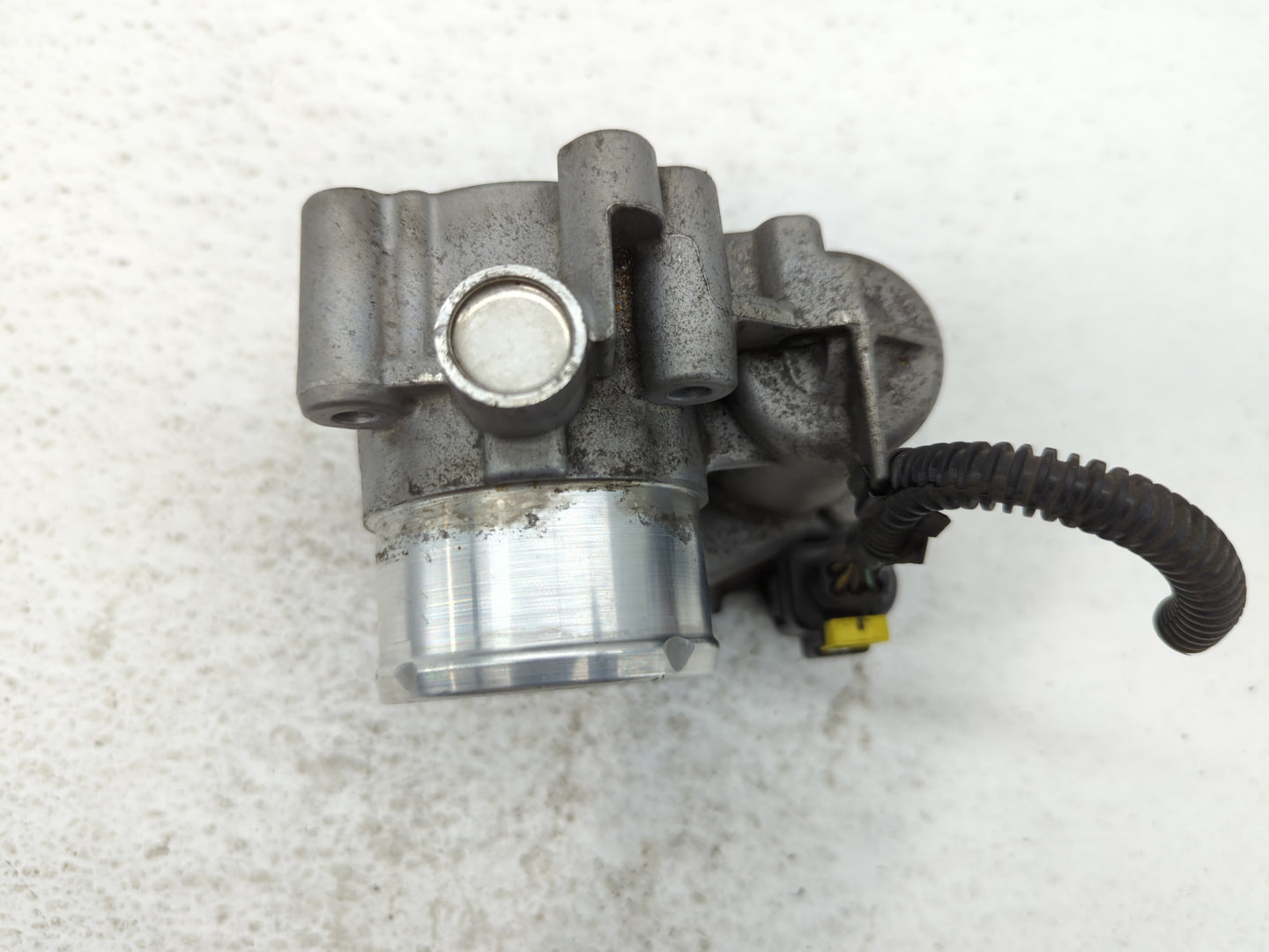 2013-2016 Ford Escape Throttle Body P/N:7S7G-9F991-CA Fits Fits 2013 2014 2015 2016 2017 2018 2019 OEM Used Auto Parts - Oem
