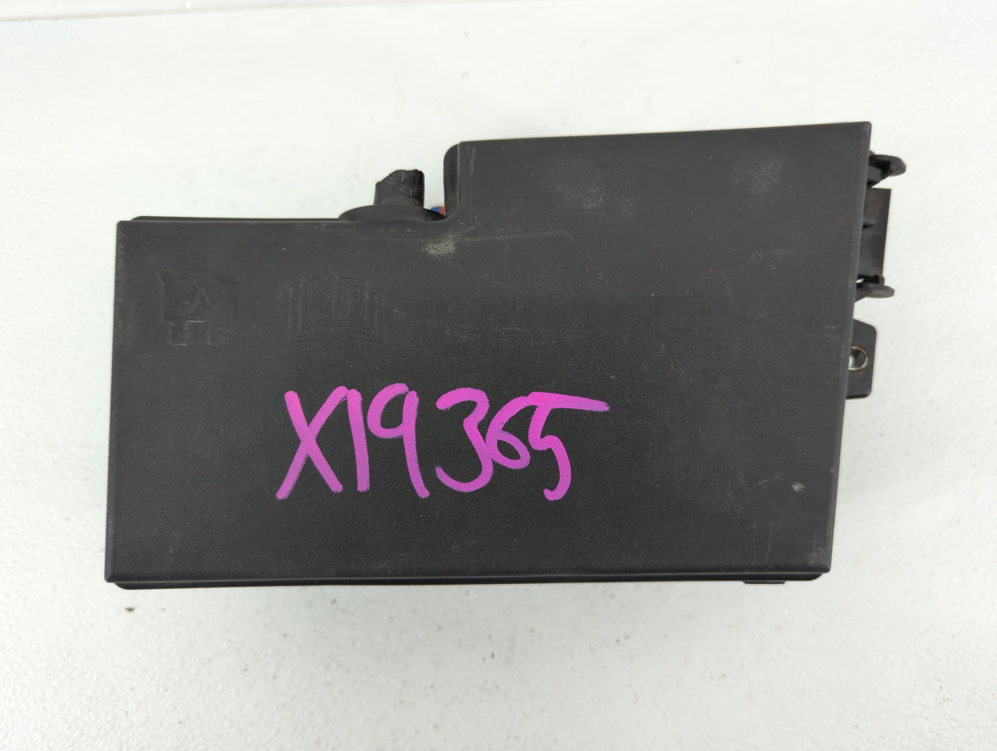 2013-2016 Ford Escape Fusebox Fuse Box Panel Relay Module P/N:AV6T-14A067-AD AV6T-14A142-AB Fits Fits 2013 2014 2015 2016 OE