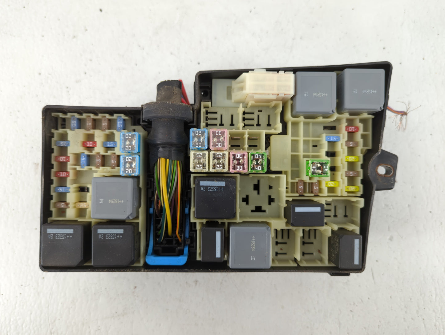 2013-2016 Ford Escape Fusebox Fuse Box Panel Relay Module P/N:E02345500 Fits Fits 2013 2014 2015 2016 OEM Used Auto Parts - 