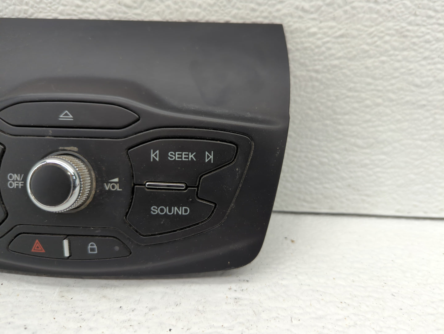 2013-2016 Ford Escape Am Fm Cd Player Radio Receiver - Oemusedautoparts1.com