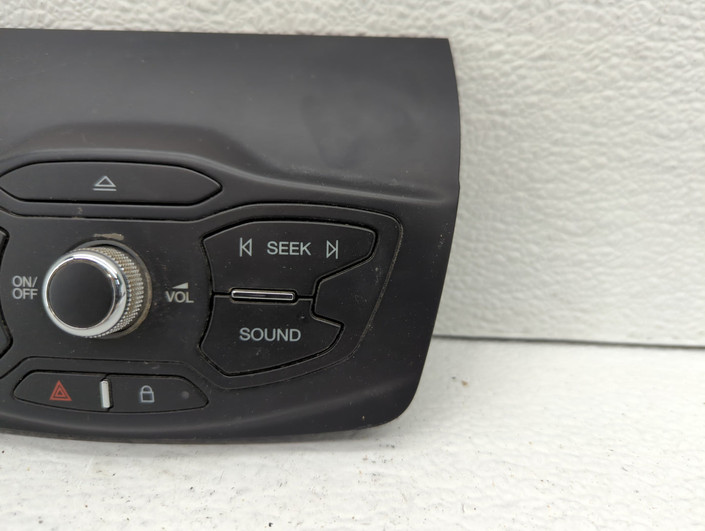 2013-2016 Ford Escape Am Fm Cd Player Radio Receiver - Oemusedautoparts1.com