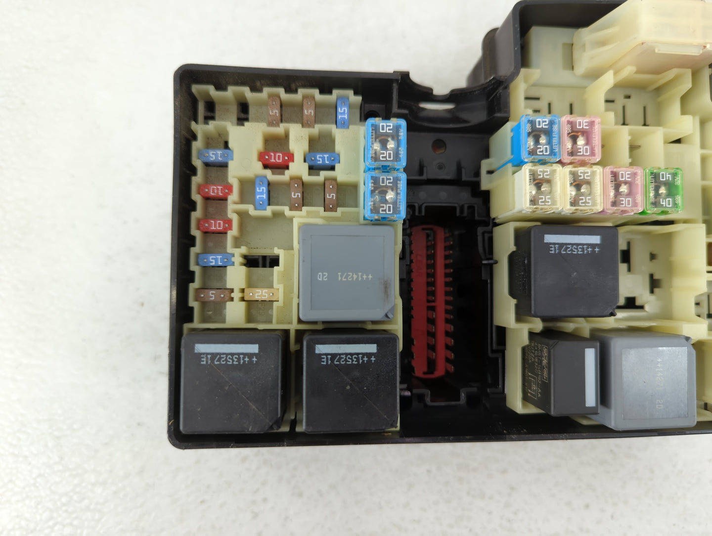 2013-2016 Ford Escape Fusebox Fuse Box Panel Relay Module P/N:E00027328 AV6T-14A142-AD Fits Fits 2013 2014 2015 2016 OEM Use