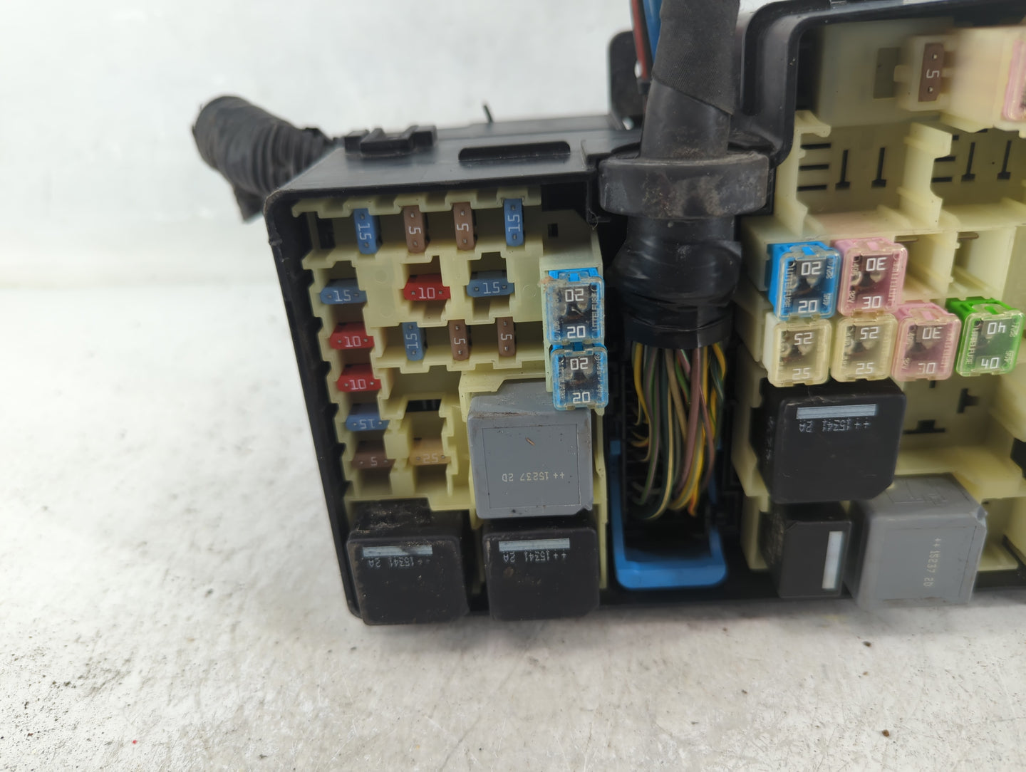 2013-2016 Ford Escape Fusebox Fuse Box Panel Relay Module P/N:E02345500 AV6T-14A067-AD Fits Fits 2013 2014 2015 2016 OEM Use