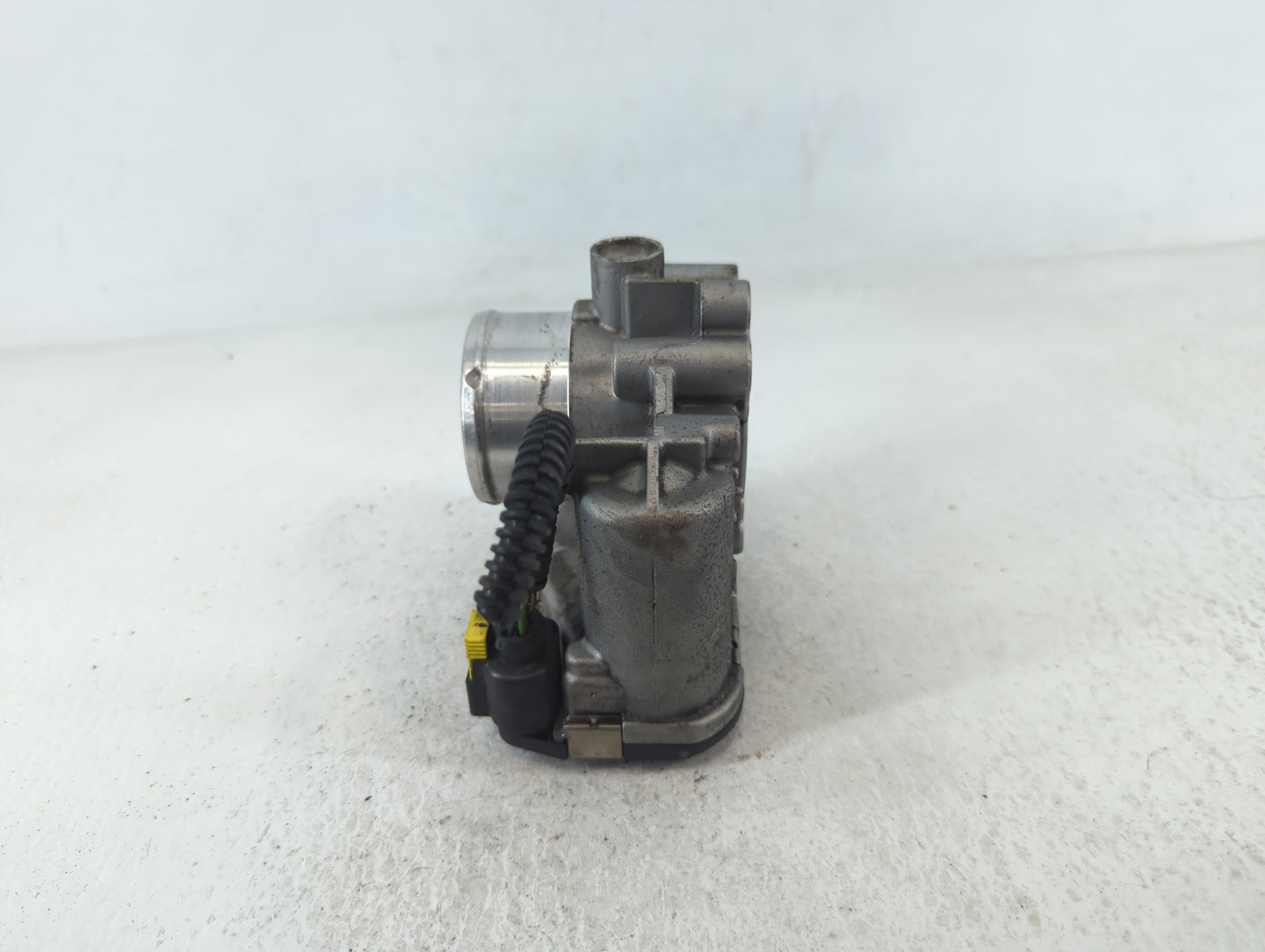 2013-2016 Ford Escape Throttle Body P/N:7S7G-9F991-CA Fits Fits 2013 2014 2015 2016 2017 2018 2019 OEM Used Auto Parts - Oem