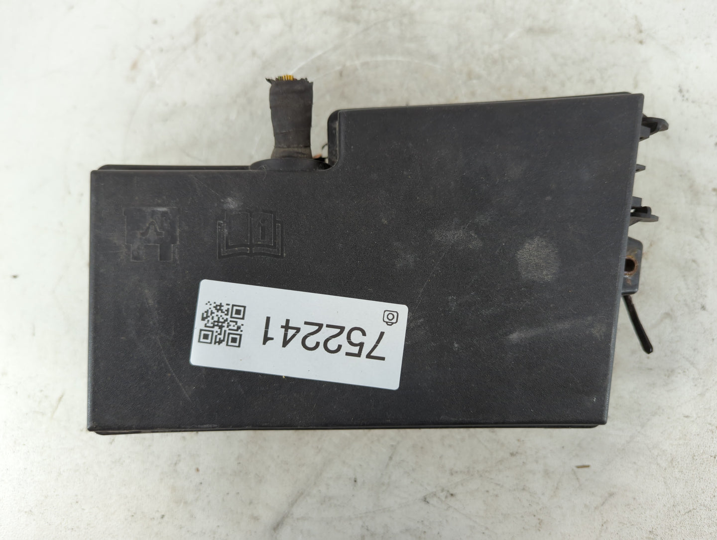 2013-2016 Ford Escape Fusebox Fuse Box Panel Relay Module P/N:E02345500 AV6T-14A067-AD Fits Fits 2013 2014 2015 2016 OEM Use