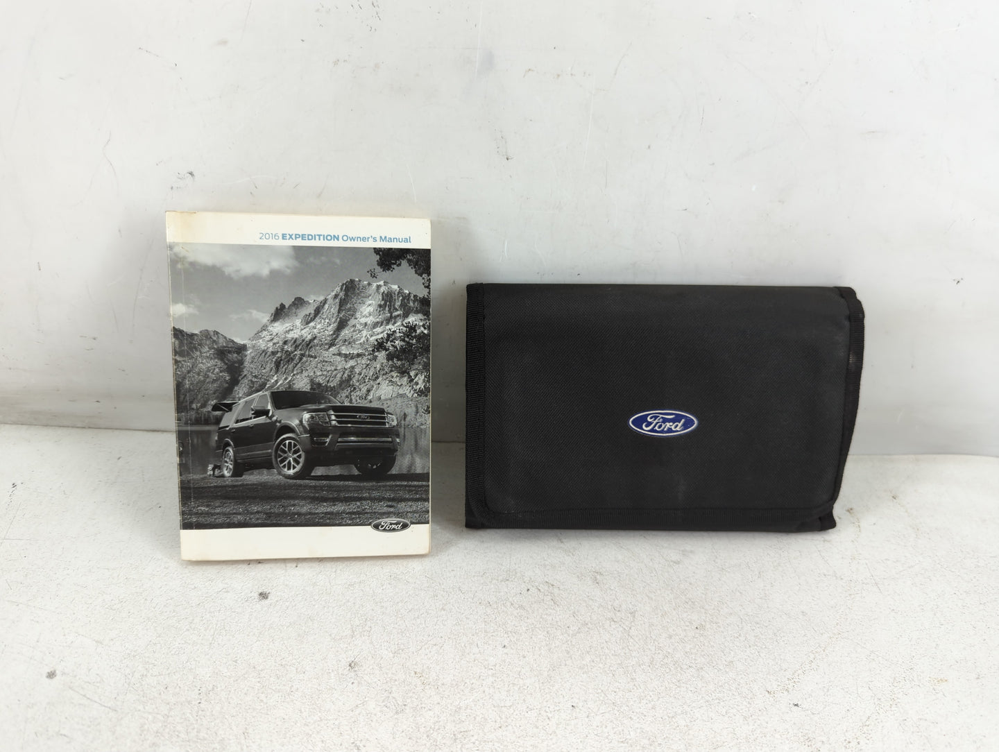 2016 Ford Expedition Owners Manual Book Guide P/N:GL1J 19A321 AA OEM Used Auto Parts - Oemusedautoparts1.com