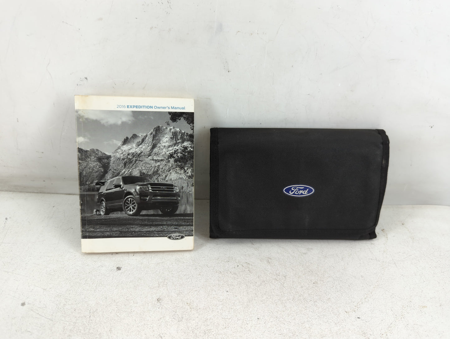 2016 Ford Expedition Owners Manual Book Guide P/N:GL1J 19A321 AA OEM Used Auto Parts - Oemusedautoparts1.com