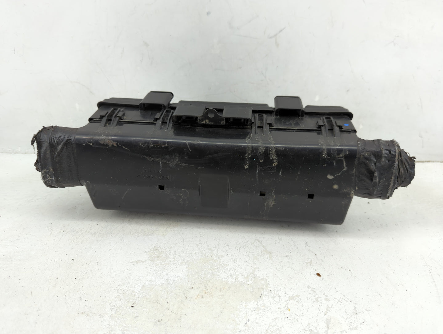 2016 Ford Expedition Fusebox Fuse Box Panel Relay Module P/N:9L1T-14A003-AA Fits OEM Used Auto Parts - Oemusedautoparts1.com