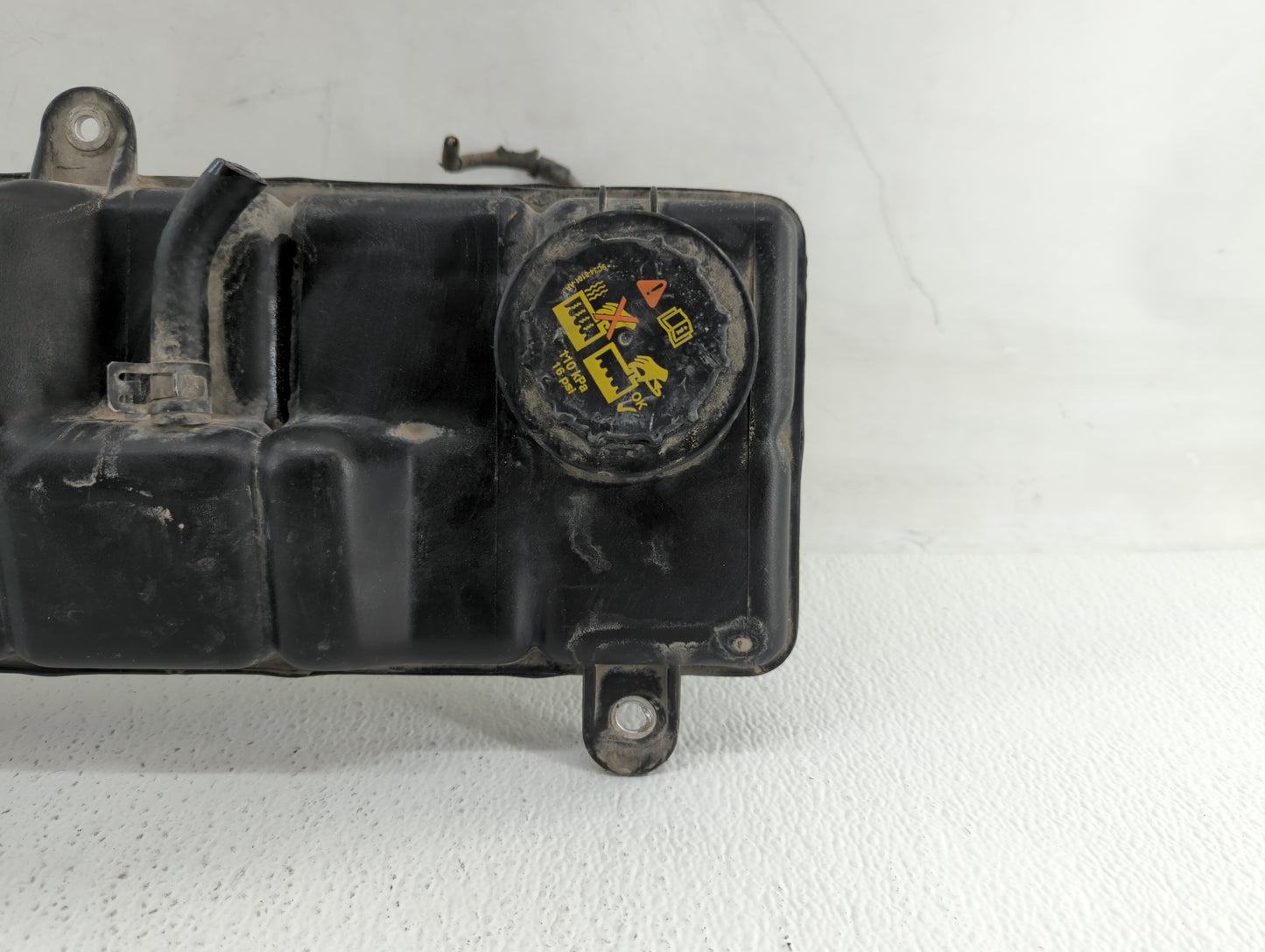 2016 Ford Expedition Radiator Coolant Overflow Expansion Tank Bottle - Oemusedautoparts1.com