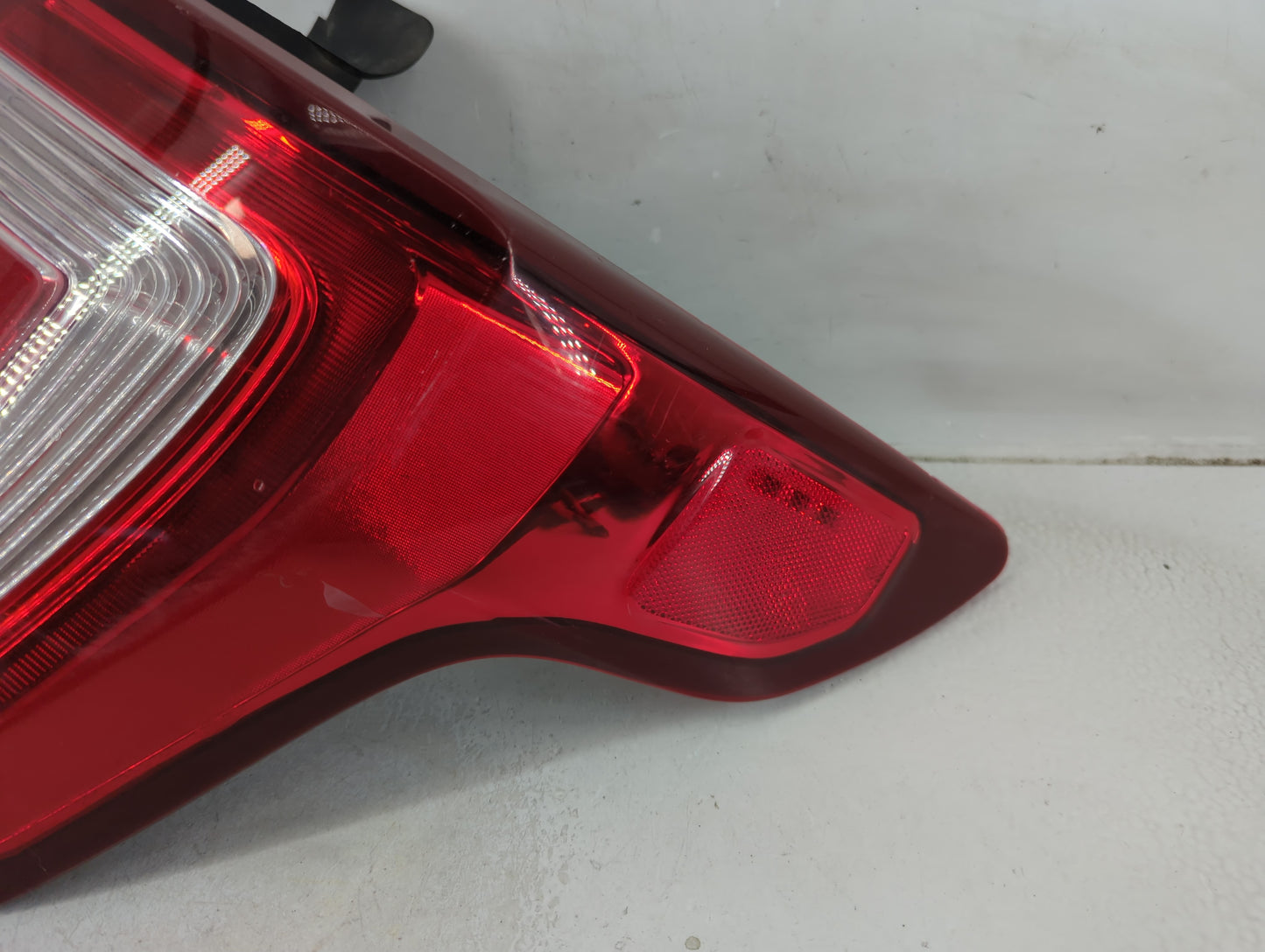 2016 Ford Explorer Tail Light Assembly Passenger Right OEM P/N:FB53-13A414 Fits OEM Used Auto Parts - Oemusedautoparts1.com