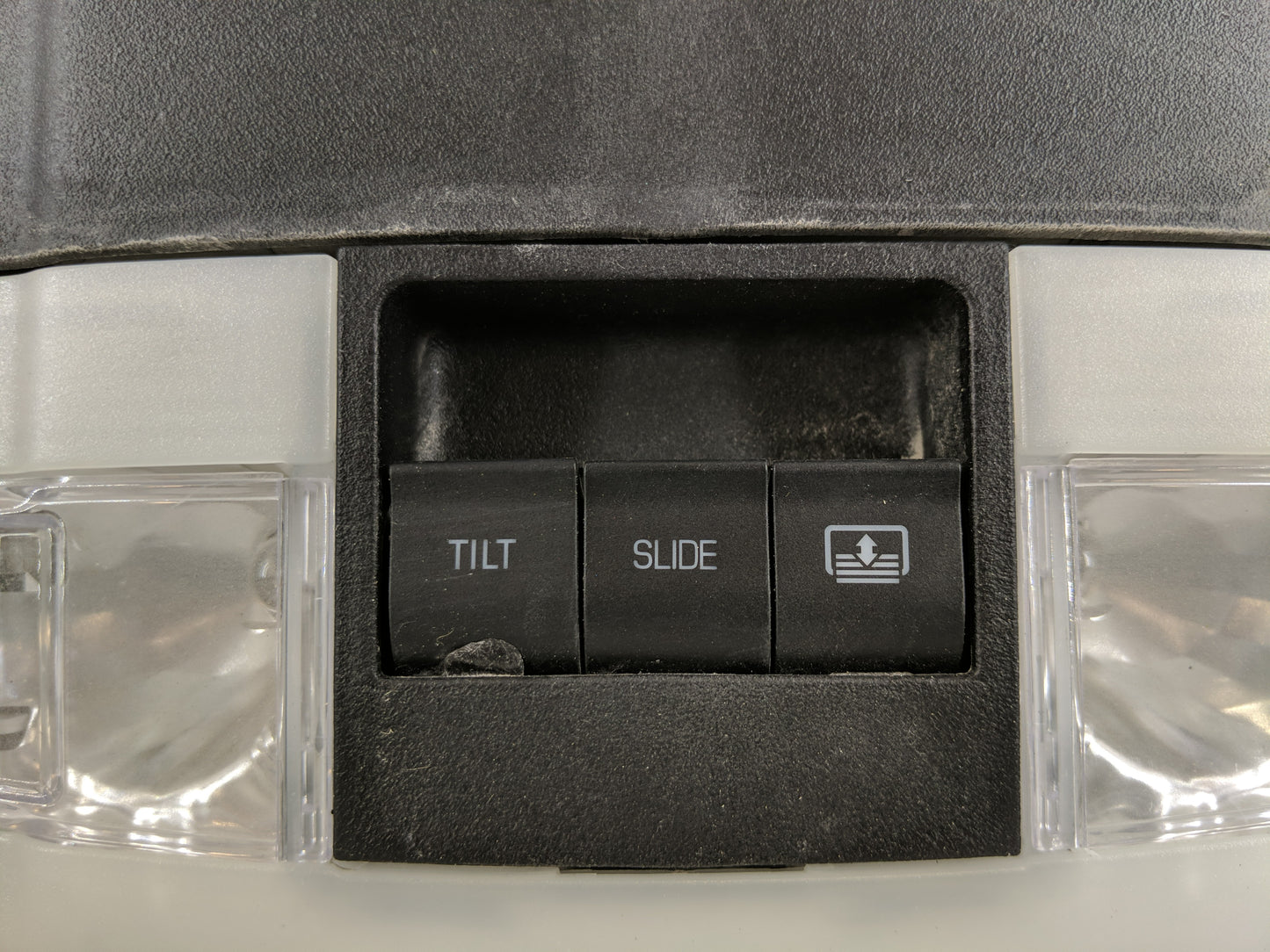 2016 Ford Explorer Overhead Roof Console 1188788 - Oemusedautoparts1.com