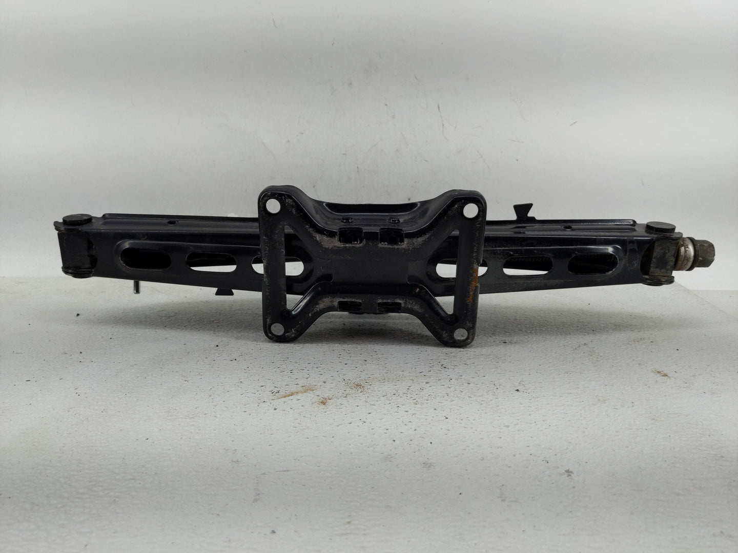 2016 Ford Explorer Spare Scissor Car Jack - Oemusedautoparts1.com