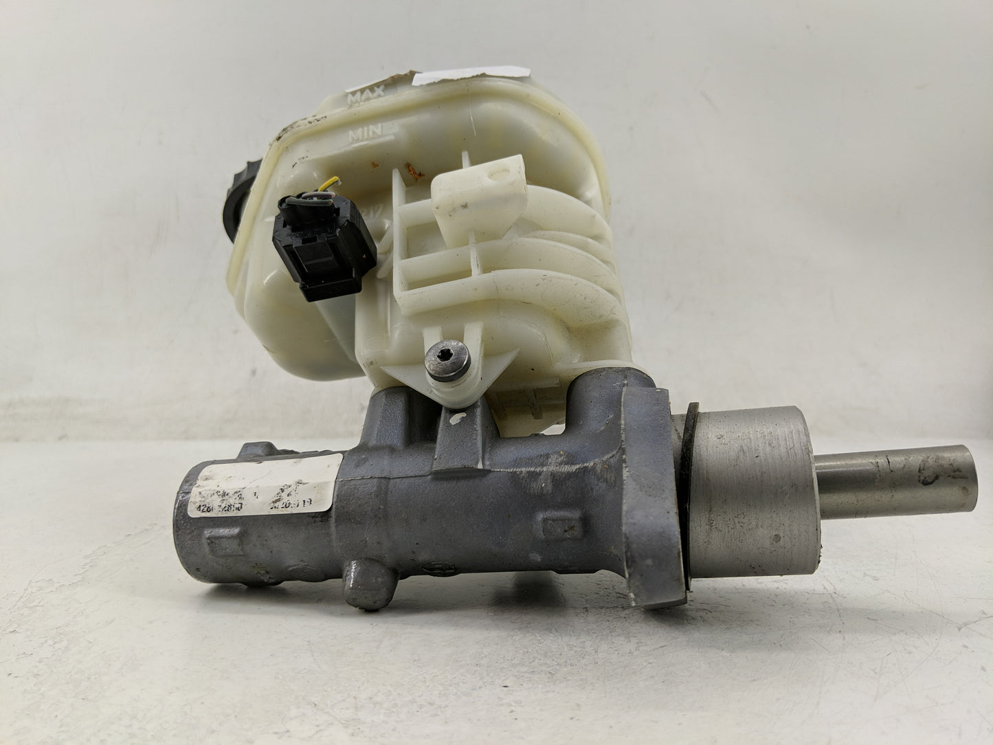 Ford Explorer Brake Master Cylinder 1311418 - Oemusedautoparts1.com