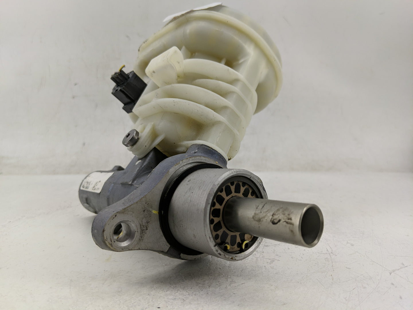 Ford Explorer Brake Master Cylinder 1311418 - Oemusedautoparts1.com