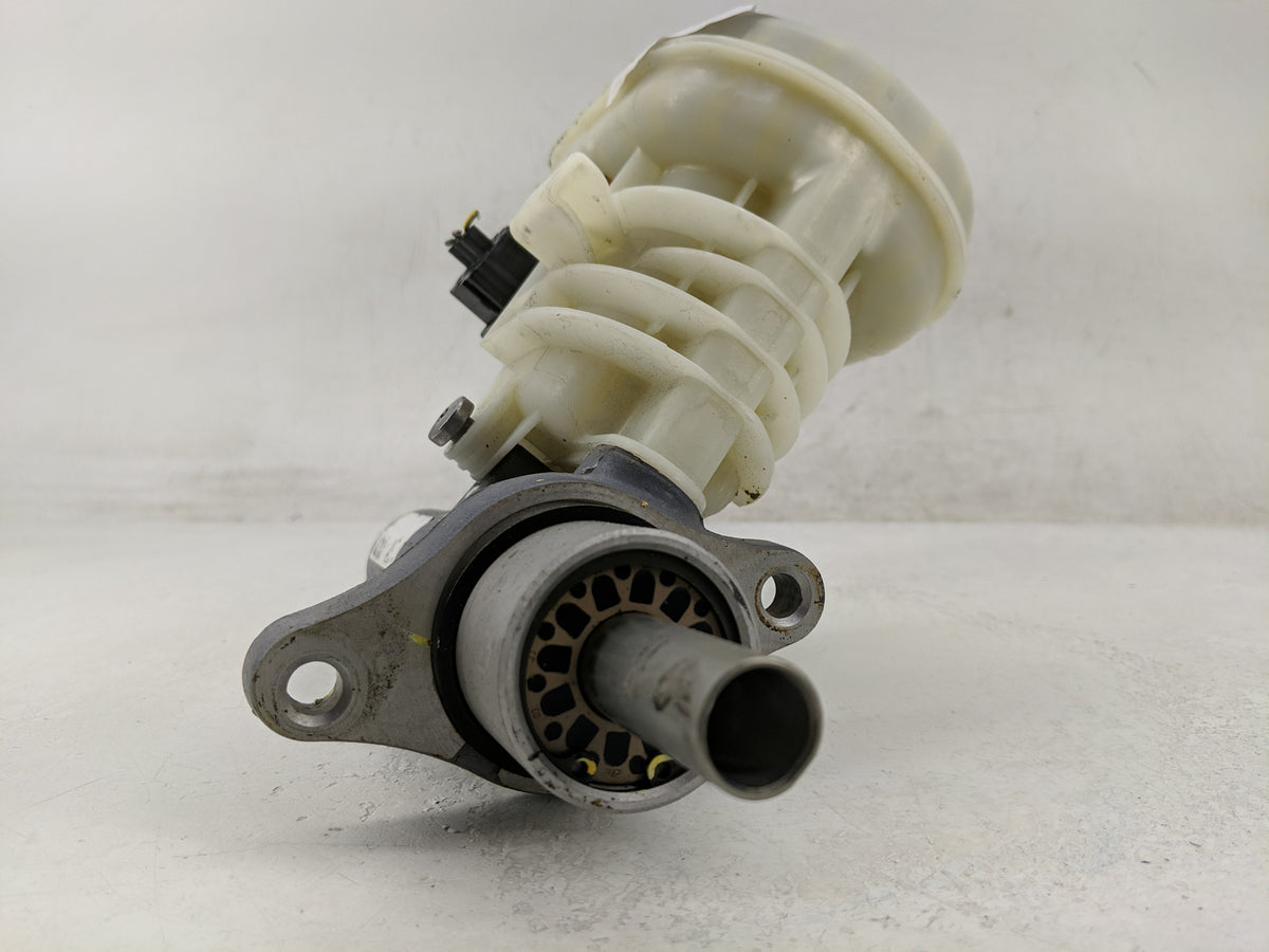 Ford Explorer Brake Master Cylinder 1311418 - Oemusedautoparts1.com