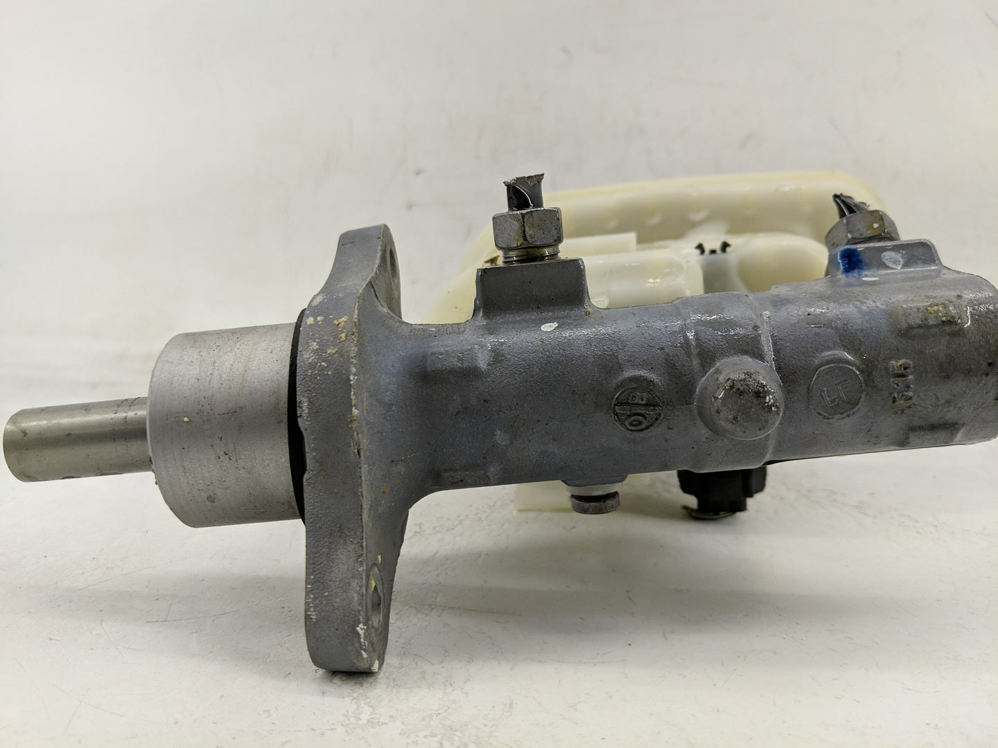 Ford Explorer Brake Master Cylinder 1311418 - Oemusedautoparts1.com